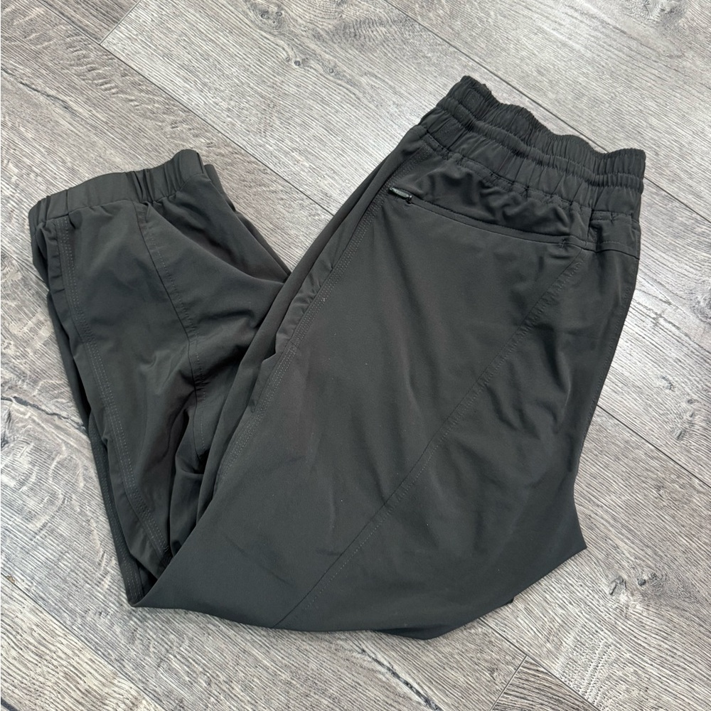 Athleta Oliva Green Joggers with Zipper Pockets